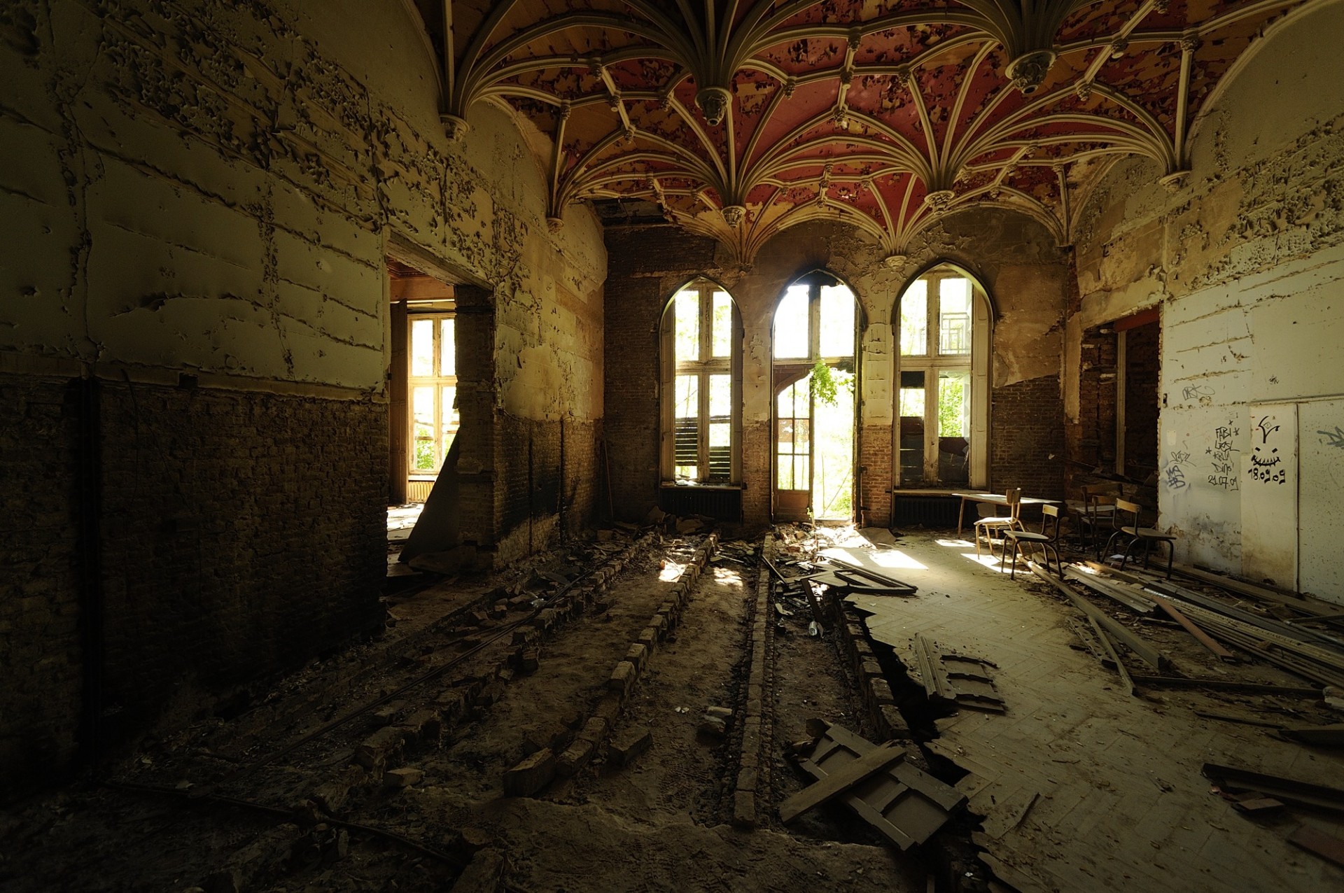 Château de Noisy - Red roofed room